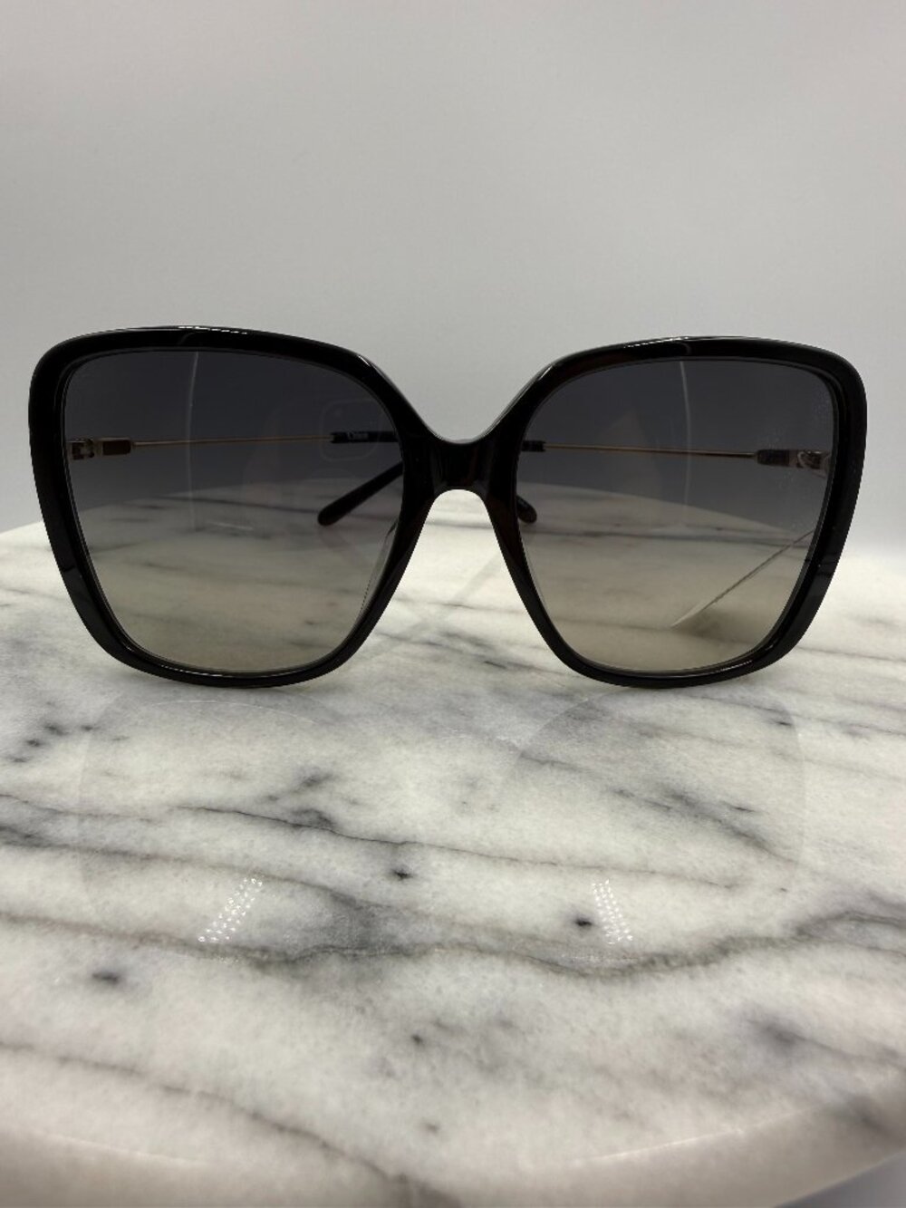 Chloé CH0173SA 001 Black Oversized Square Sunglasses Gold Temples with tag